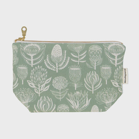 Pouches (Makeup) / Floral Kingdom (White On Sage)