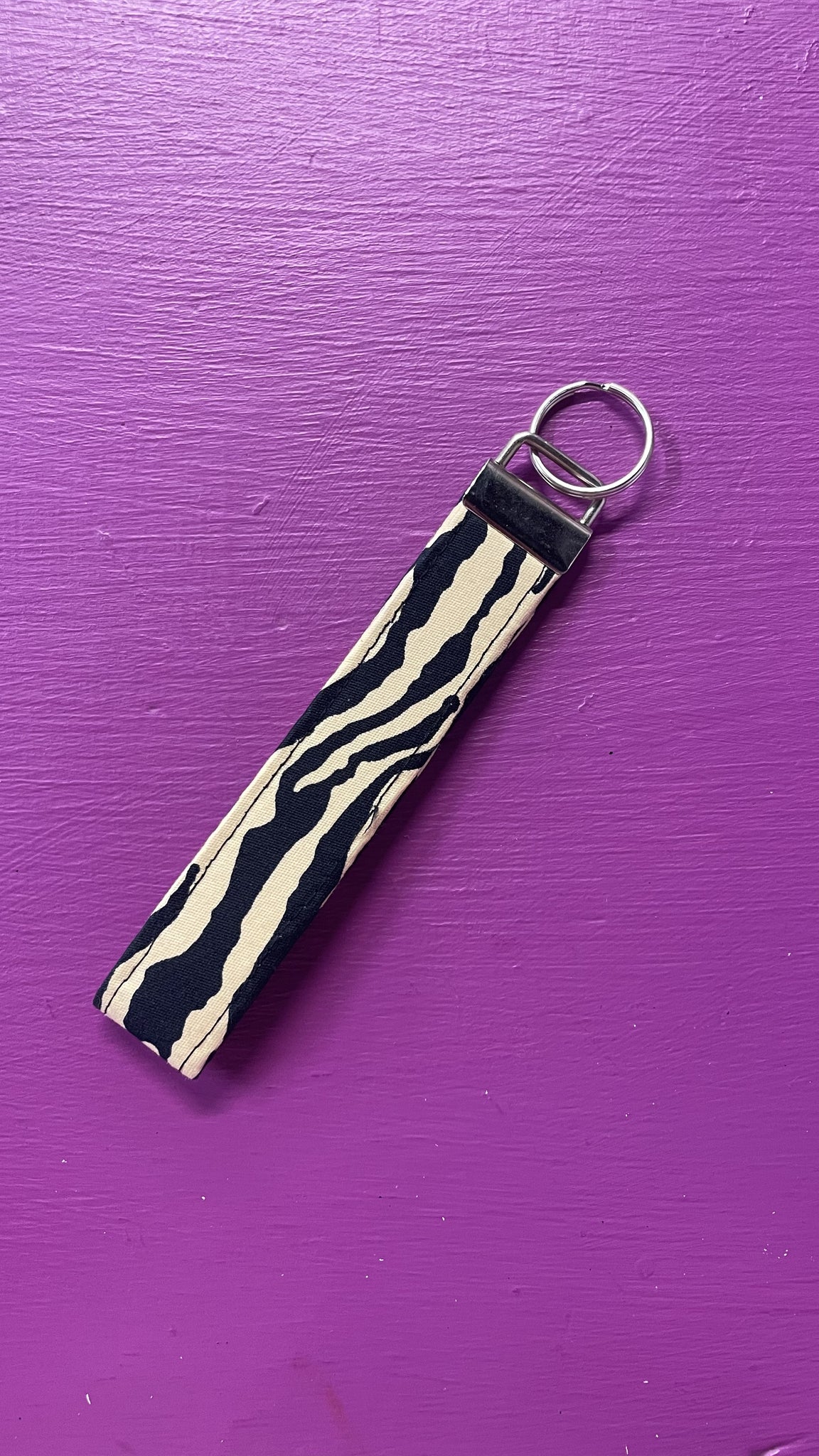 Wrislet Keychain Zebra Cream