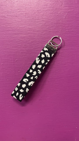 Wrislet Keychain Black and White Leopard
