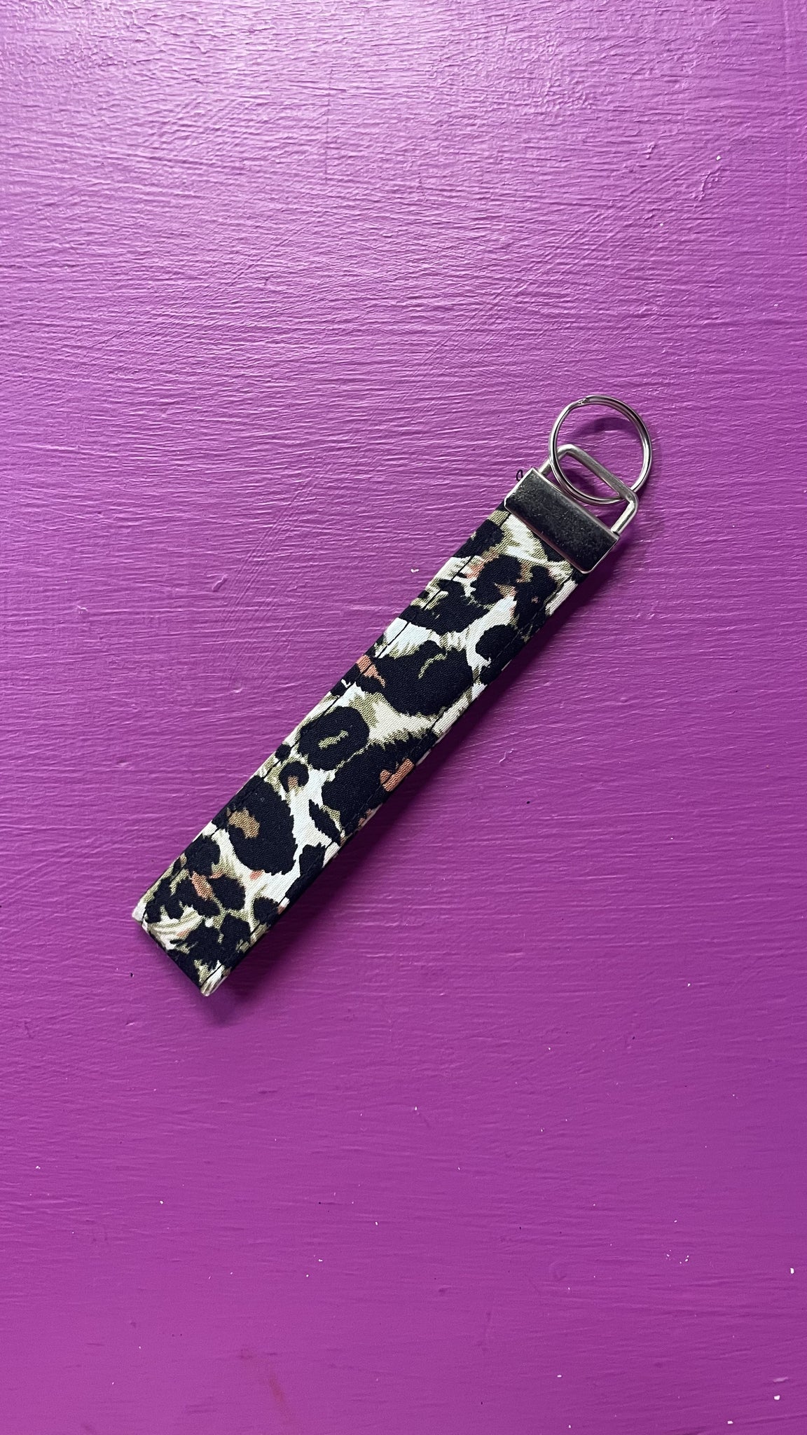 Wrislet Keychain Brown and Green Leopard