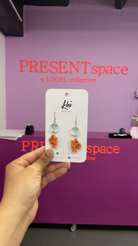 Earrings fishy with bubble bead orange