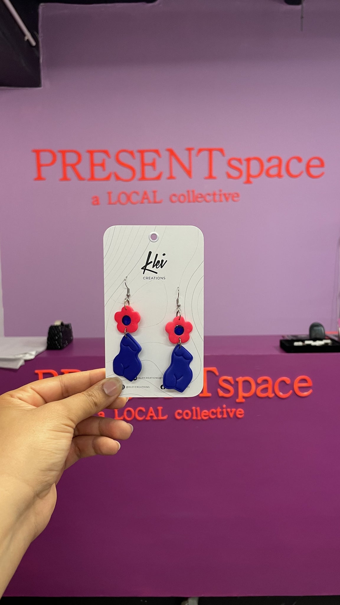 Earrings little body with daisy blueandpink