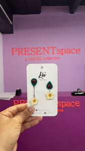 Earrings lady bug on leaf with daisy