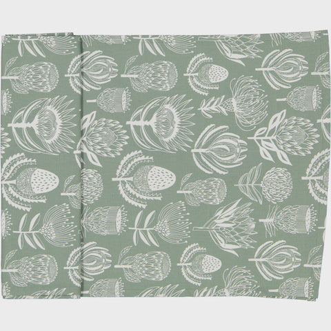 Table Runners (1.8M) / Floral Kingdom (White On Sage)
