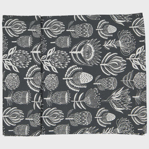 Table Runners (2.5M) / Floral Kingdom (White On Grey)