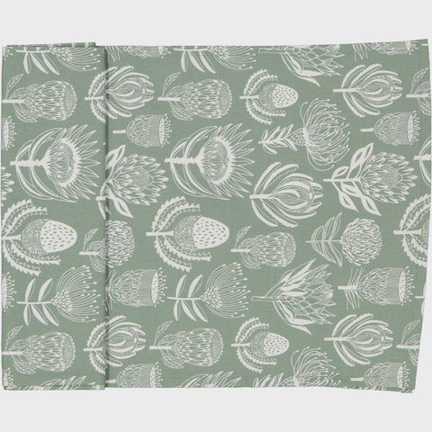 Table Runners (2.5M) / Floral Kingdom (White On Sage)