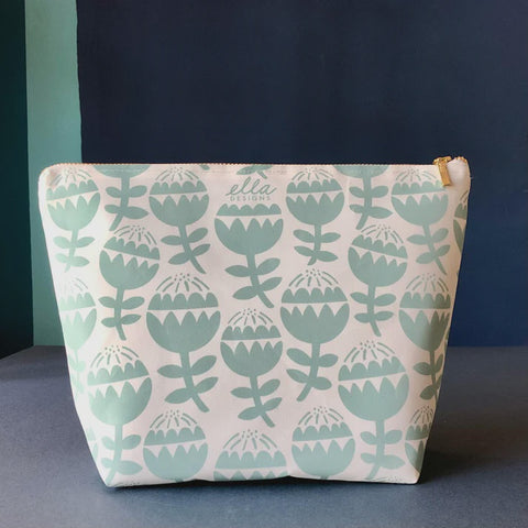 Toiletry Bag Fully Lined & Waterproof | Victoria in Mint