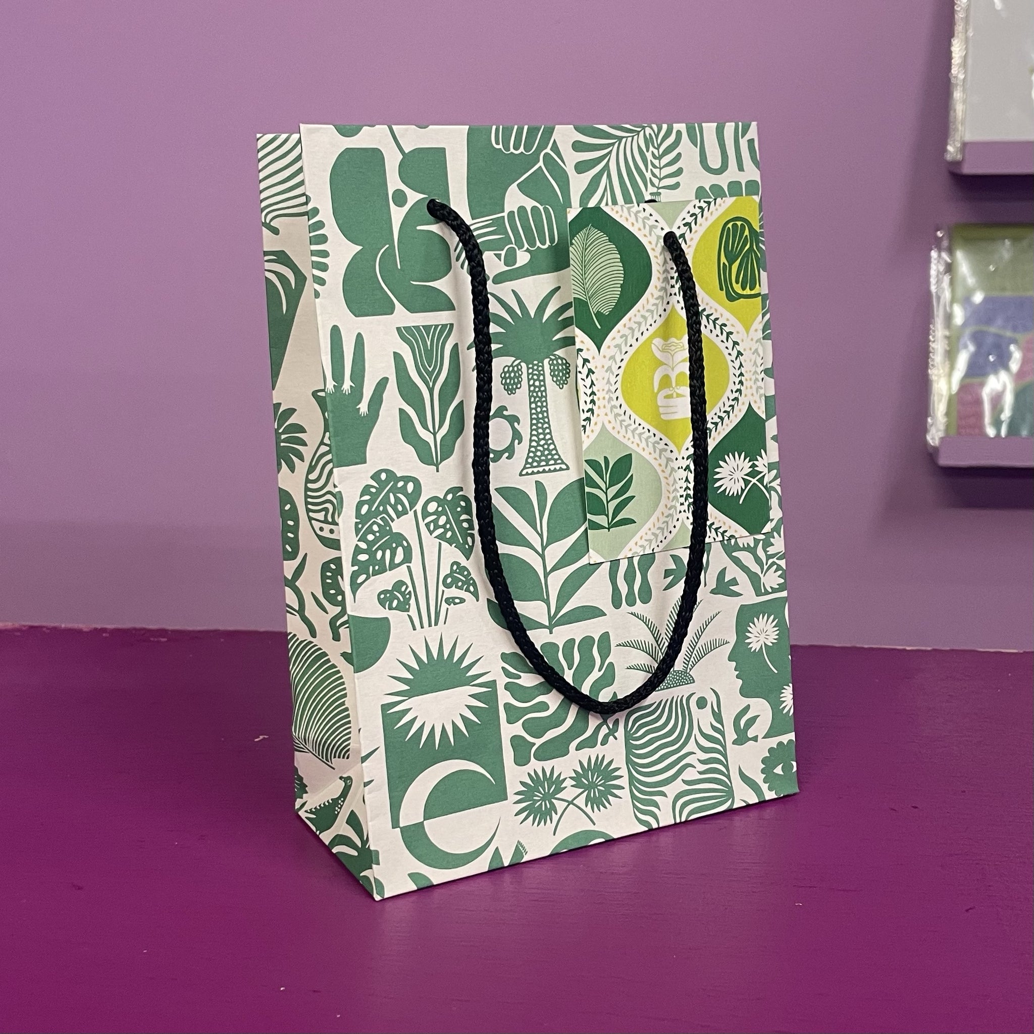 Gift Bags (Medium) / Africa Roots (Green on White)