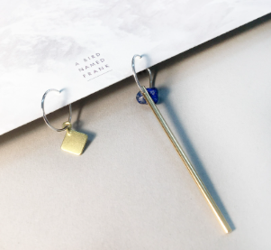 Earrings Mismatch Falling Stone and Fuku